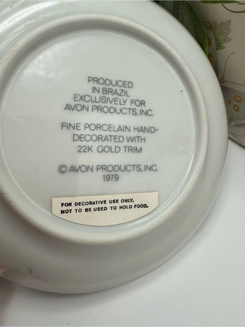 Avon “Butterfly Fantasy” porcelain plates & soap set, circa 1979 in original box